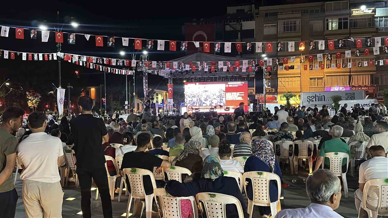 CUMHURİYET MEYDANI'NDA PROGRAM DÜZENLENDİ