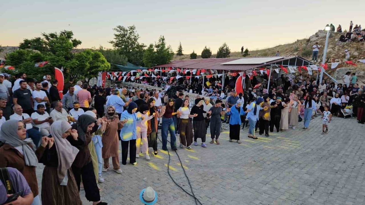 DARENDE’DE 14. GELENEKSEL PİLAV ŞENLİĞİ BİNLERCE KİŞİYİ BULUŞTURDU
