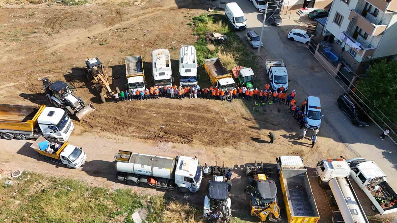 DARICA'DA BELEDİYEYE BAĞLI 6 FARKLI MÜDÜRLÜĞÜN KATILIMIYLA YÜRÜTÜLEN KAPSAMLI YAZ TEMİZLİĞİ VE...