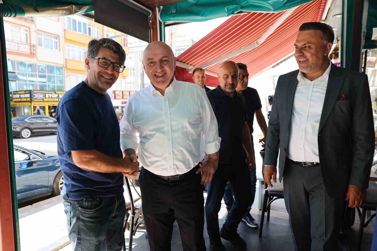 DARICA BELEDİYE BAŞKANI MUZAFFER BIYIK, ESNAF VE VATANDAŞLARLA BİR ARAYA GELEREK TALEP VE...