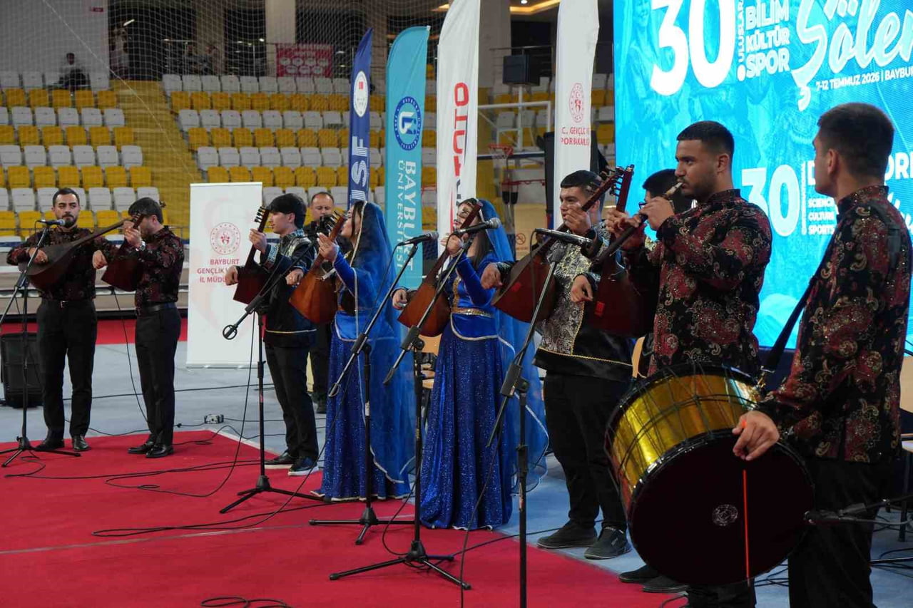 DEDE KORKUT ULUSLARARASI BİLİM, KÜLTÜR VE SPOR ŞÖLENİ’NDE 11 ÜLKEDEN 15 EKİP SAHNE ALDI