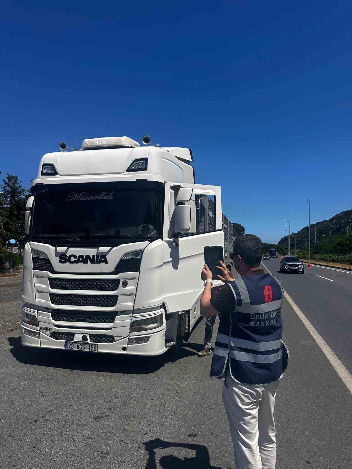 DEFTERDARLIK DENETİM EKİPLERİ, KENTİN ANKARA VE İSTANBUL İSTİKAMETİNDEKİ GÜZERGAHLARINDA...