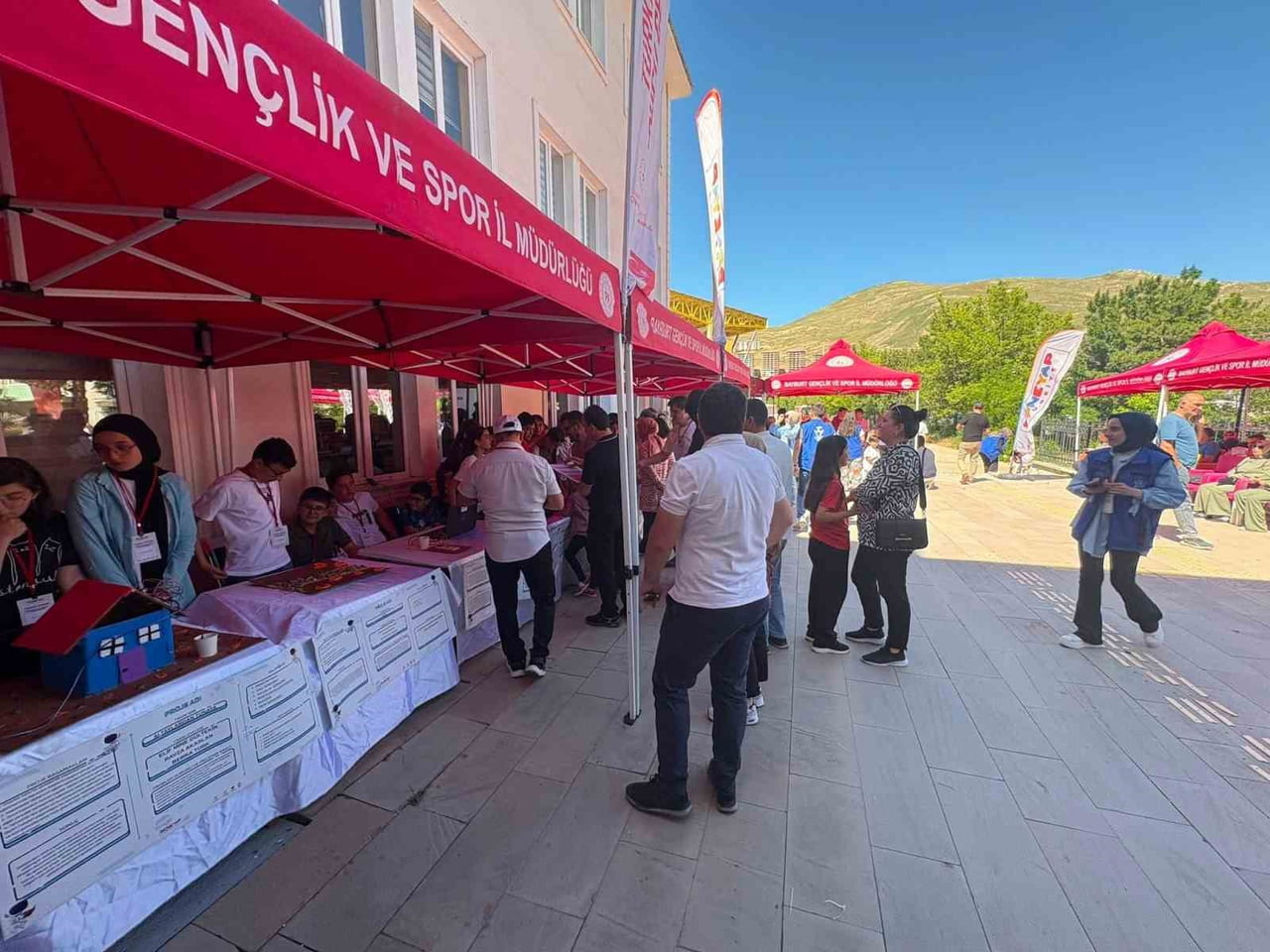 DENEYAP ÖĞRENCİLERİ PROJELERİNİ SERGİLEDİ