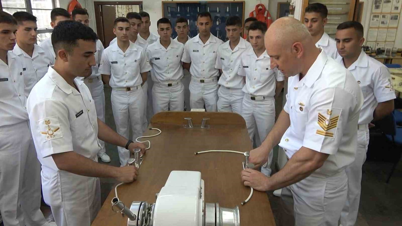 DENİZ ASTSUBAY MESLEK YÜKSEKOKULU'NDA ÖĞRENCİLER, YAPAY ZEKÂ, SİBER GÜVENLİK, ELEKTRONİK HARP VE...