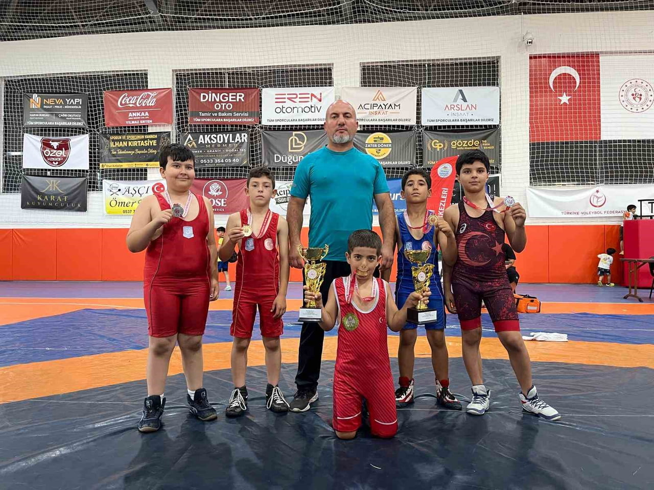 DENİZLİ'DE DÜZENLENEN İLLER ARASI GREKOROMEN GÜREŞ TURNUVASI'NDA MİNDERE ÇIKAN YUNUSEMRE...