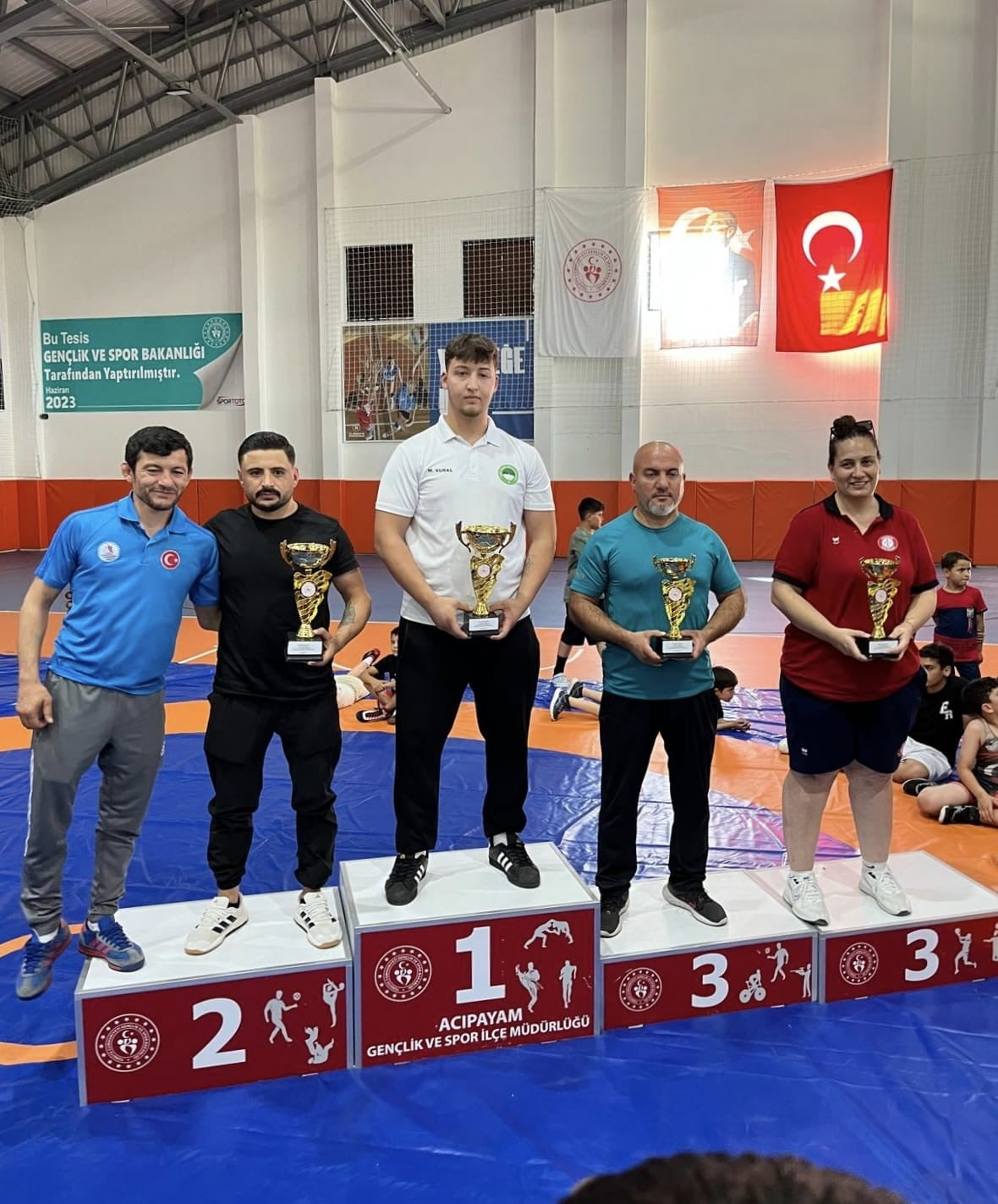 DENİZLİ'DE DÜZENLENEN İLLER ARASI GREKOROMEN GÜREŞ TURNUVASI'NDA MİNDERE ÇIKAN YUNUSEMRE...