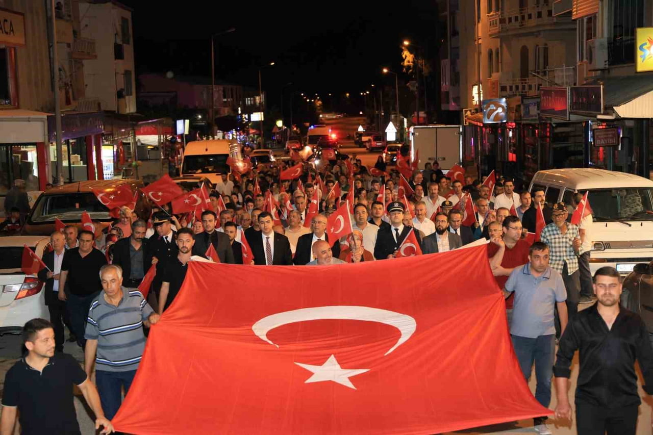 DENİZLİ'NİN ÇAMELİ İLÇESİNDE 15 TEMMUZ DEMOKRASİ VE MİLLÎ BİRLİK GÜNÜ DOLAYISIYLA SAYGI YÜRÜYÜŞÜ...