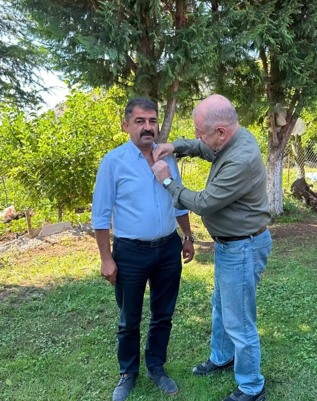 DENİZLİ'NİN KALE İLÇESİNDE CHP'Lİ BELEDİYE BAŞKANI ERKAN HAYLA, ZAFER PARTİSİ'NE KATILDI. BAŞKAN...