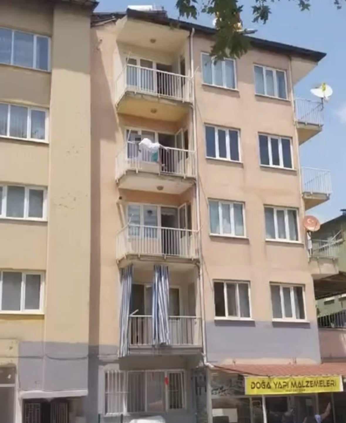 DENİZLİ'NİN PAMUKKALE İLÇESİNDE PSİKOLOJİK SORUNLAR YAŞADIĞI ÖNE SÜRÜLEN BİR KADIN, ÖNCE YARI...