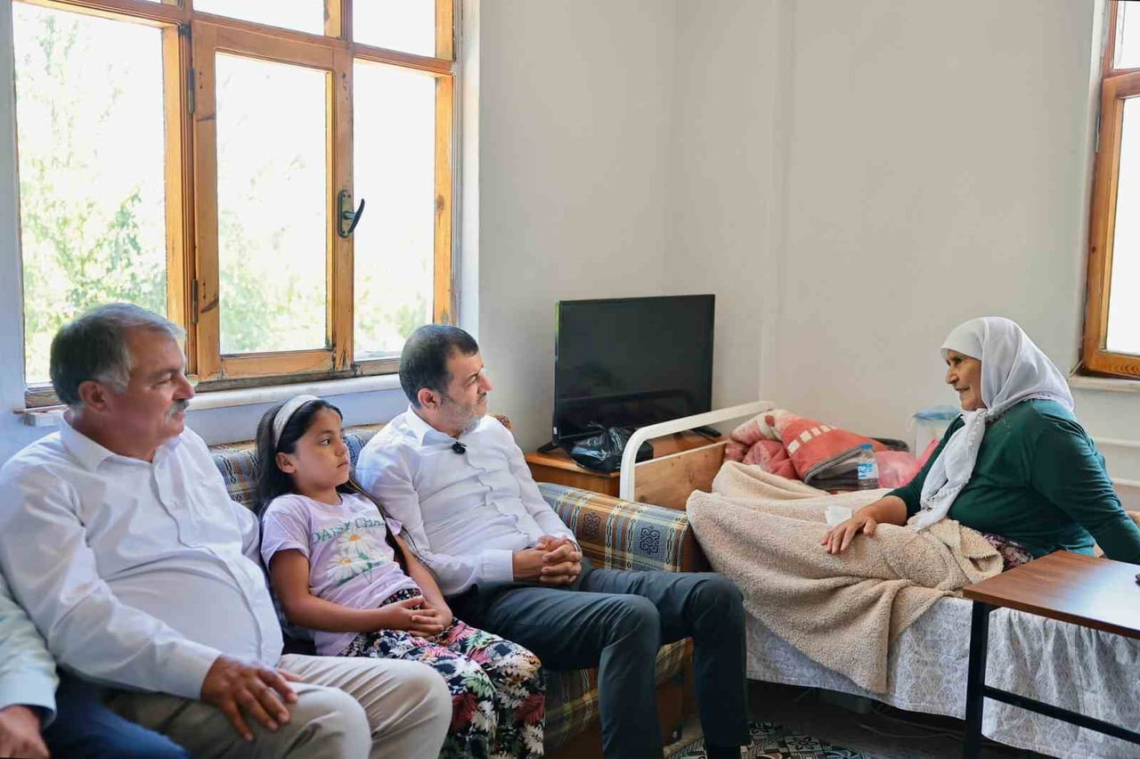 DENİZLİ BÜYÜKŞEHİR BELEDİYE BAŞKANI BÜLENT NURİ ÇAVUŞOĞLU, BEYAĞAÇ BELEDİYE BAŞKANI SEZAYİ PÜTÜN...