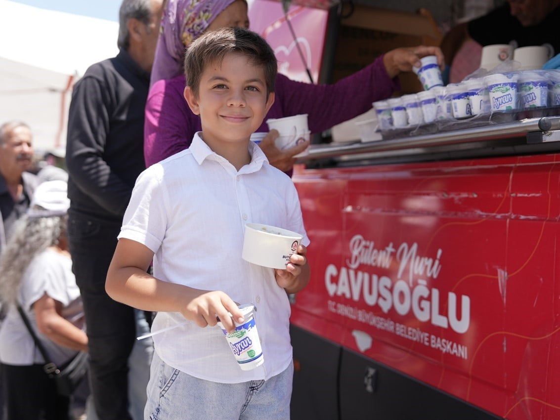 DENİZLİ BÜYÜKŞEHİR BELEDİYESİ, MOBİL İKRAM ARAÇLARI VE BANDO TAKIMIYLA PAZAR YERLERİNE RENK...
