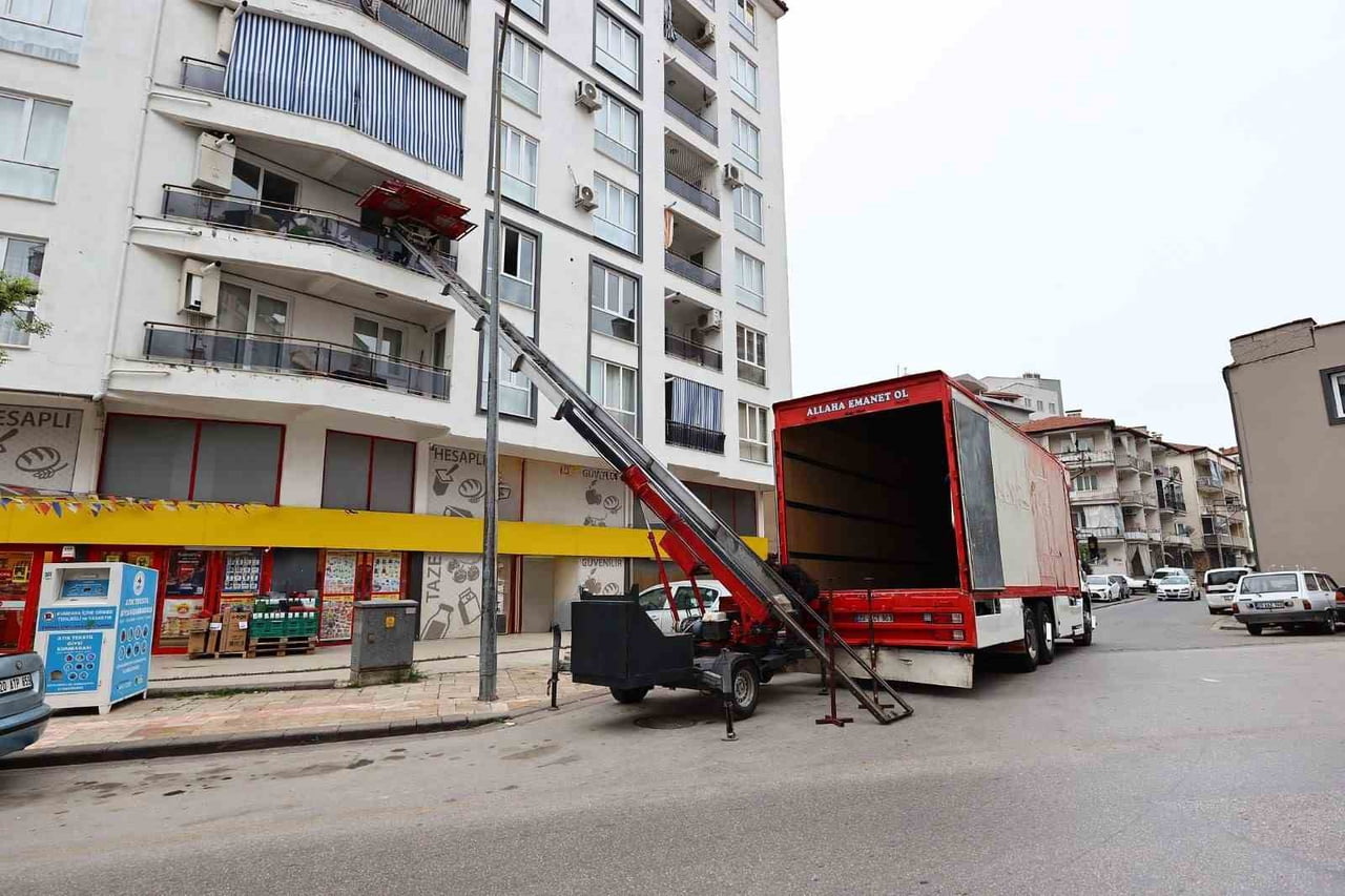 DENİZLİ BÜYÜKŞEHİR BELEDİYESİ’NİN DAR GELİRLİ AİLELER İÇİN HAYATA GEÇİRDİĞİ TAŞINMA DESTEĞİ 1....