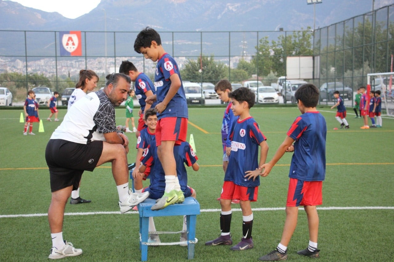 DENİZLİ’DE FAALİYET GÖSTEREN FUTBOL KULÜPLERİ ARASINDA ALT YAPIYA VERDİĞİ ÖNEM VE YETİŞTİRDİĞİ...