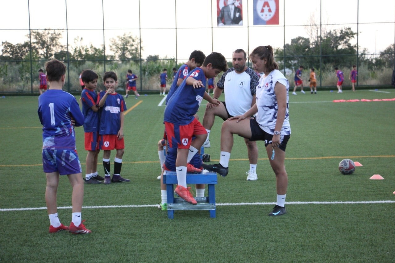 DENİZLİ’DE FAALİYET GÖSTEREN FUTBOL KULÜPLERİ ARASINDA ALT YAPIYA VERDİĞİ ÖNEM VE YETİŞTİRDİĞİ...