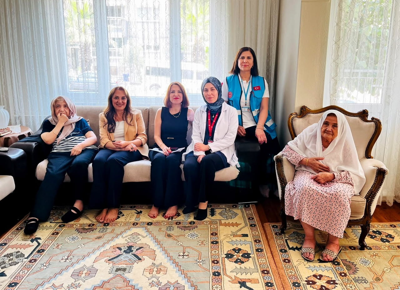 DENİZLİ İL SAĞLIK MÜDÜRÜ UZ. DR. BERNA ÖZTÜRK, DENİZLİ’DE EVDE SAĞLIK HİZMETİNDEN YARARLANAN...