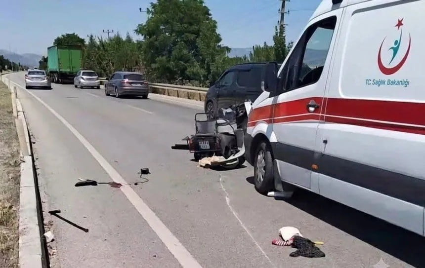 DENİZLİ’NİN ACIPAYAM İLÇESİNDE YABANCI PLAKALI BİR SUV ARAÇ İLE ÜÇ TEKERLEKLİ ELEKTRİKLİ...