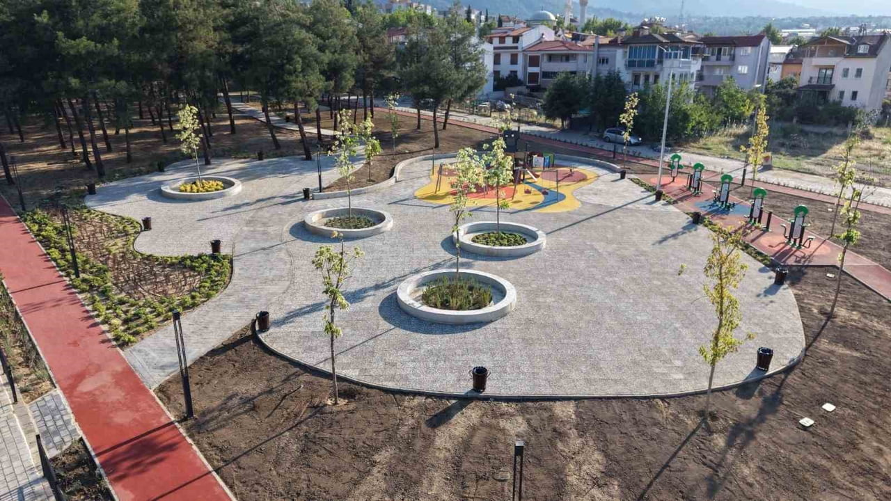 DENİZLİ’NİN MERKEZEFENDİ İLÇESİ YENİŞEHİR MAHALLESİ'NDE BULUNAN 7 BİN 670 METREKARELİK PARK...