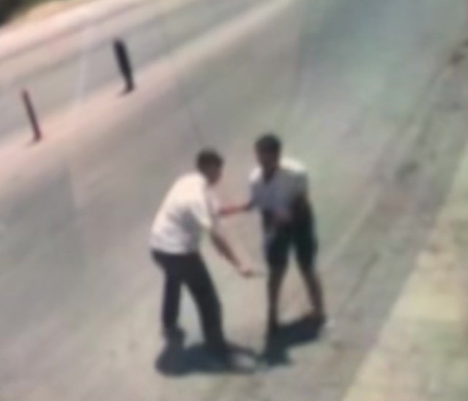 DENİZLİ’NİN MERKEZEFENDİ İLÇESİNDE 2 GENÇ ARASINDA ÇIKAN TARTIŞMA BIÇAKLI KAVGAYA DÖNÜŞTÜ....