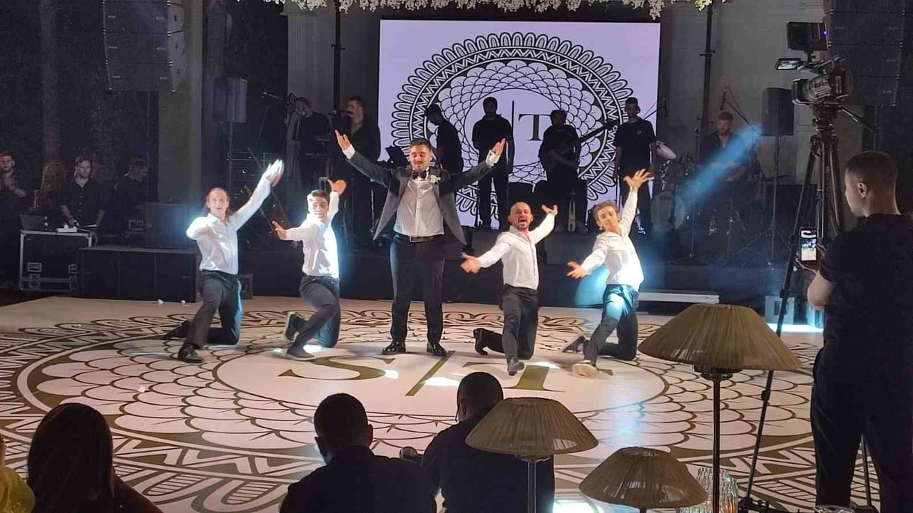 DENİZLİ’NİN PAMUKKALE İLÇESİNDE DÜZENLENEN DÜĞÜNE, KARADENİZ EZGİLERİ VE HORON GÖSTERİLERİ DAMGA...