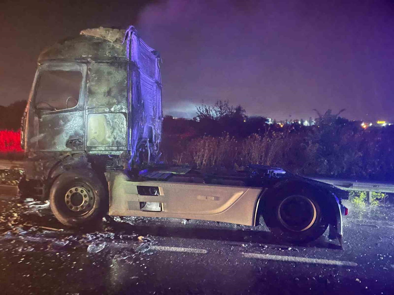 DENİZLİ’NİN PAMUKKALE İLÇESİNDE GECE SAATLERİNDE SEYİR HALİNDEYKEN MOTOR KISMINDAN ALEV YÜKSELEN...