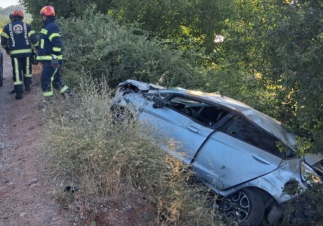 DENİZLİ’NİN TAVAS İLÇESİNDE MEYDANA GELEN TRAFİK KAZASINDA KONTROLDEN ÇIKARAK ŞARAMPOLE DEVRİLEN...