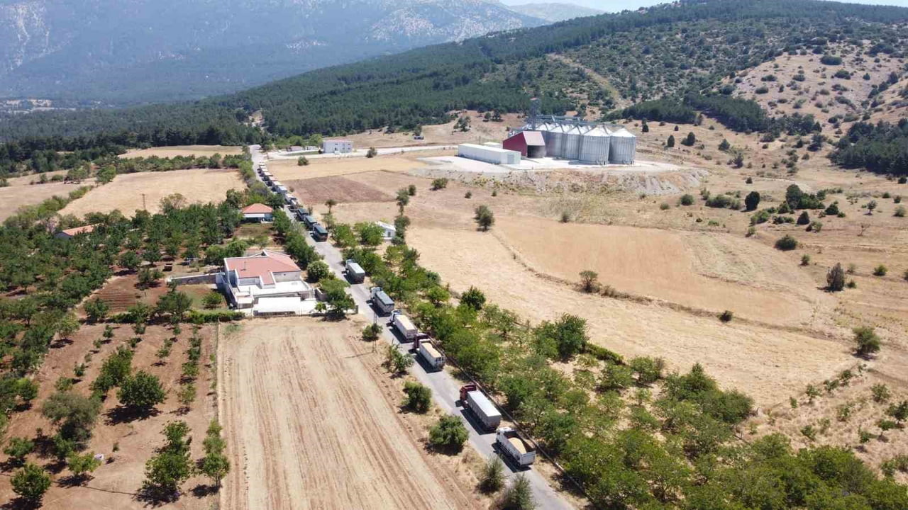 DENİZLİ’NİN TAVAS VE ÇİVRİL İLÇELERİNDE ÜRETİCİNİN KULLANIMINA AÇILAN LİSANSLI DEPOLAR SAYESİNDE...