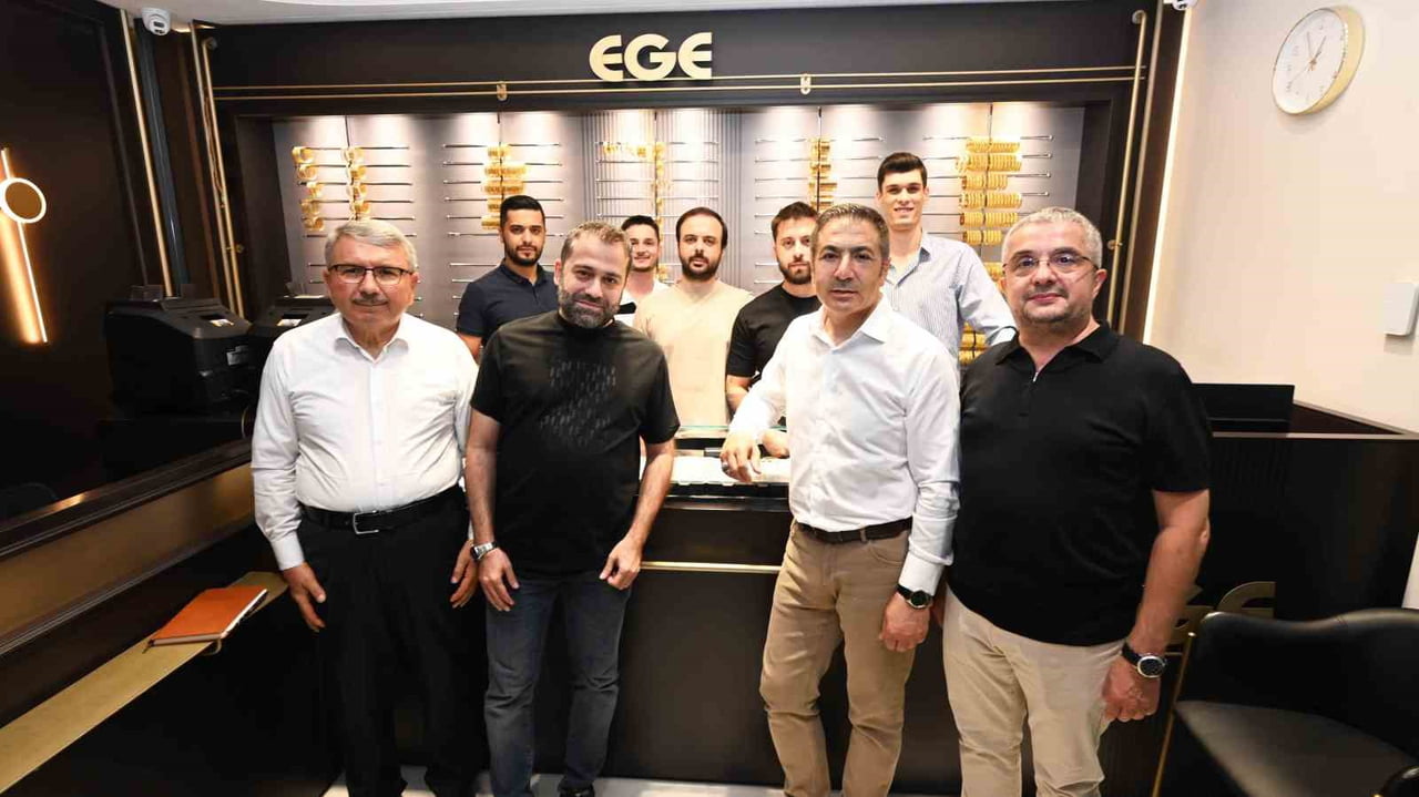 DENİZLİ TİCARET ODASI (DTO) BAŞKANI UĞUR ERDOĞAN, KENT GENELİNDE FAALİYET GÖSTEREN ÜYELERİ İLE...