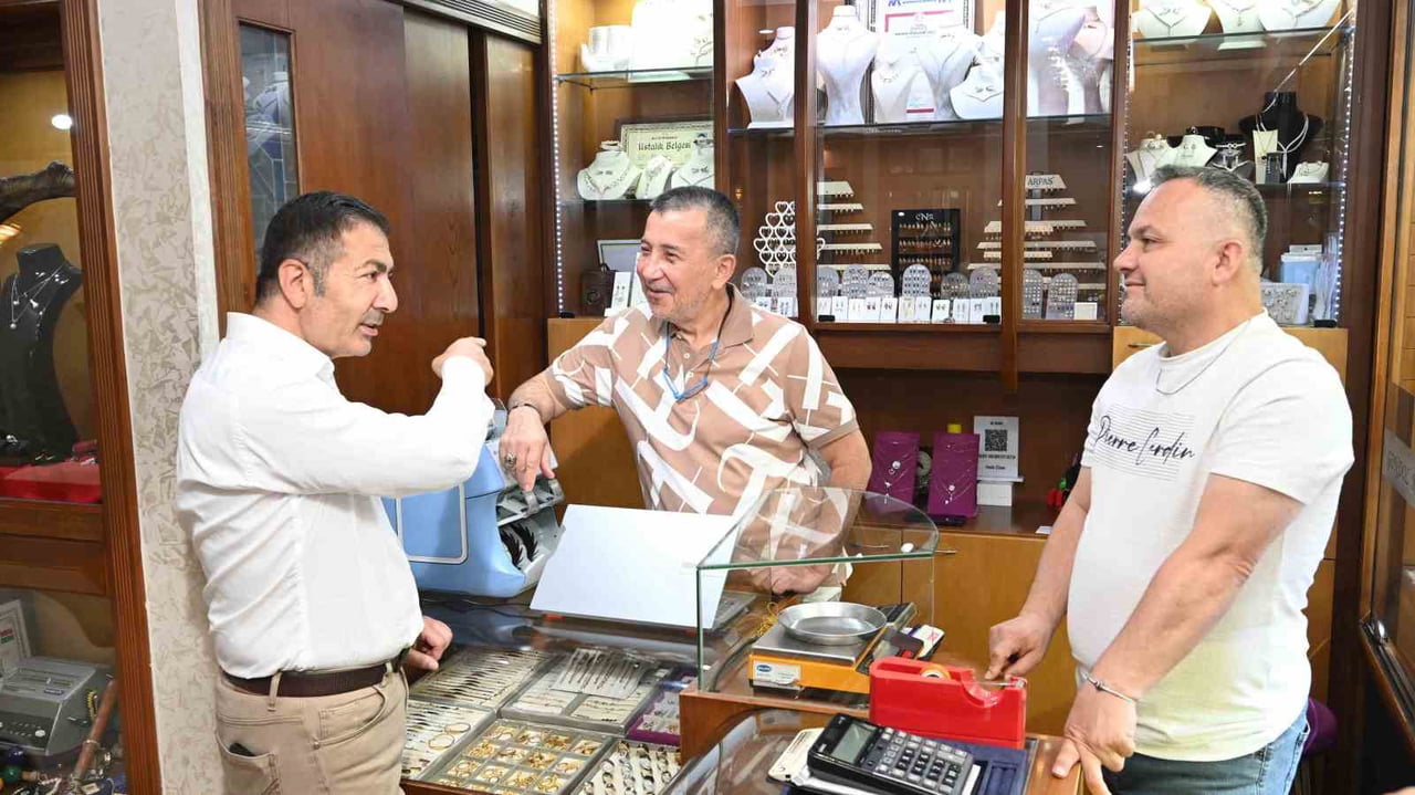 DENİZLİ TİCARET ODASI (DTO) BAŞKANI UĞUR ERDOĞAN, KENT GENELİNDE FAALİYET GÖSTEREN ÜYELERİ İLE...