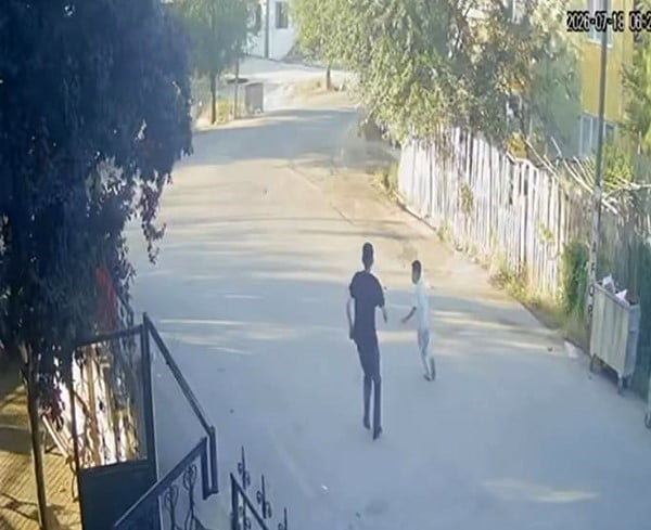 DEPREM ANINDA ÇOCUKLARIN PANİK DOLU KAÇIŞI KAMERAYA YANSIDI