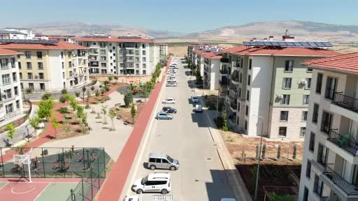 Depremzedelerden Baykar konutlarına tam not