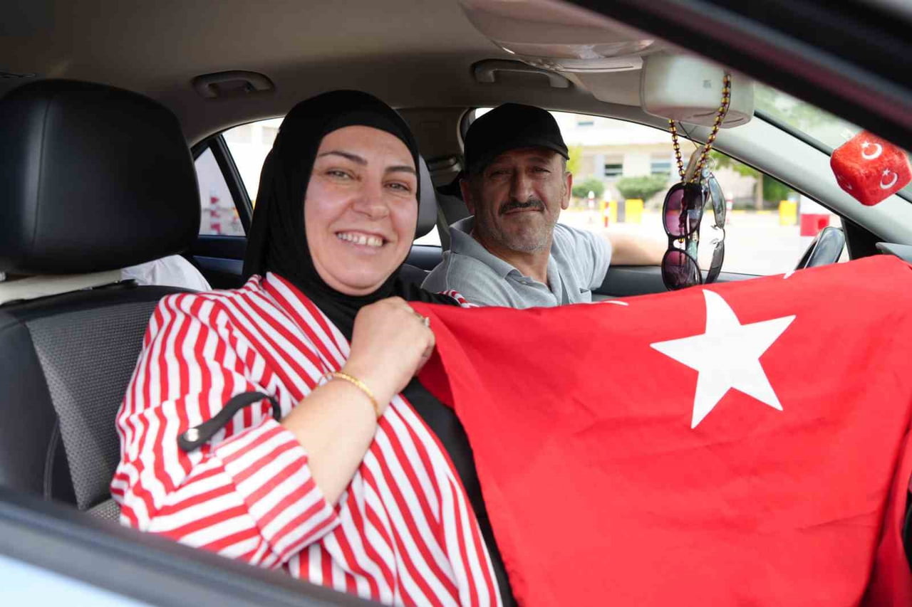 DERVİŞ KOÇKESER (SAĞDA)