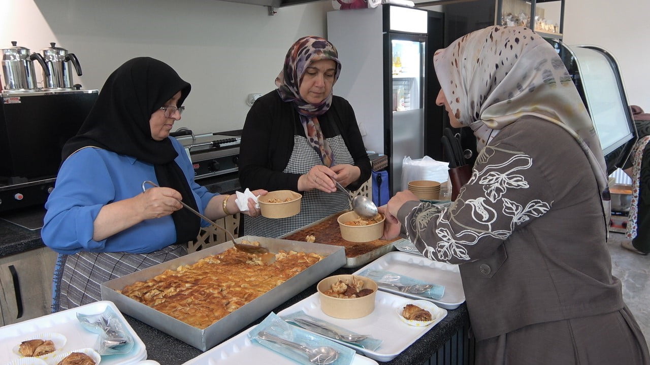 DEVREKANİ İLÇESİNDE YAŞAYAN 13 KADIN GİRİŞİMCİ KURDUKLARI KOOPERATİF ALTINDA GÜÇLERİNİ...