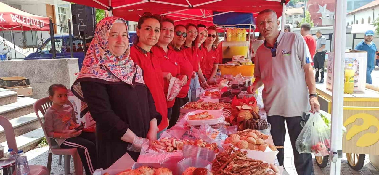 DEVREKLİLER KÜÇÜK ÜNAL'A DESTEK VERMEK İÇİN BİR BİRLERİYLE YARIŞTILAR