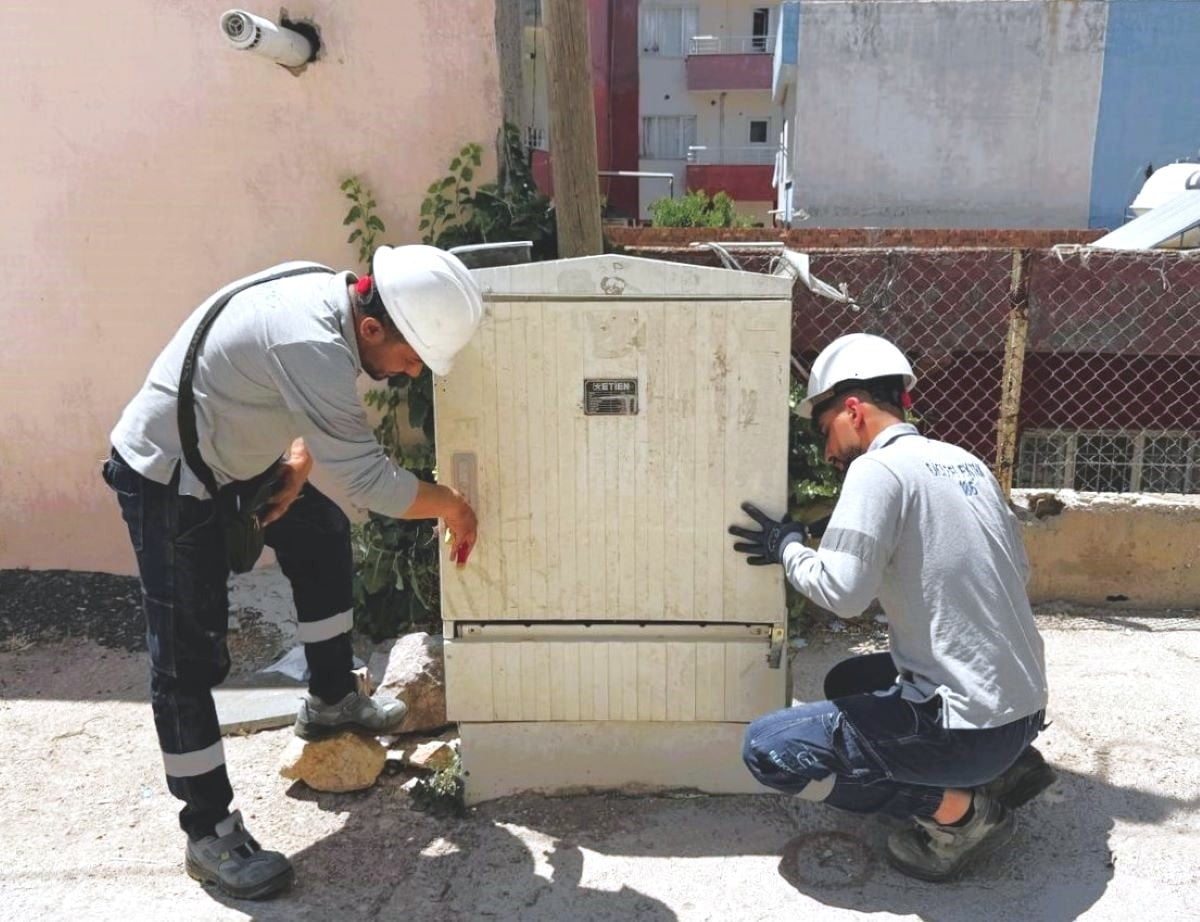 DİCLE ELEKTRİK, ELEKTRİK ŞEBEKESİNE YAPILAN YETKİSİZ MÜDAHALELERE KARŞI SAHA DENETİMLERİNİ...