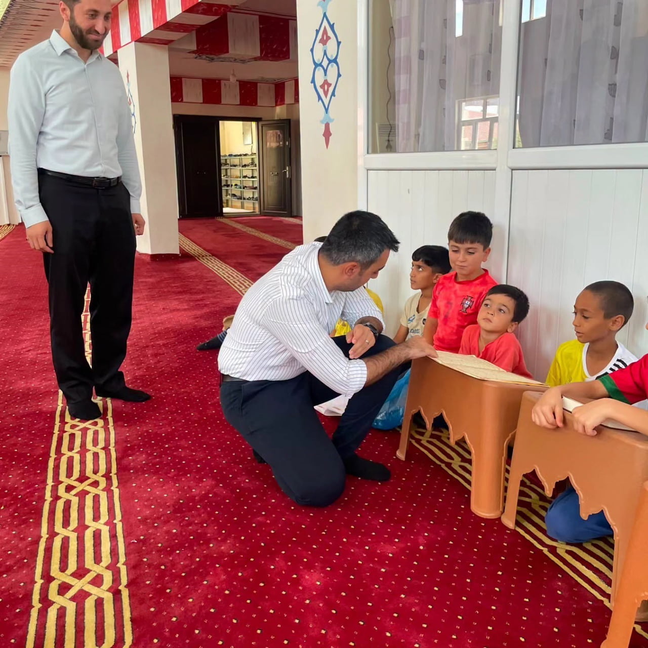 DİCLE KAYMAKAMI MUSTAFA ATIŞ, DİCLE İLÇE MÜFTÜ VEKİLİ ABDURRAHMAN ALAS İLE BİRLİKTE İLÇEDEKİ...