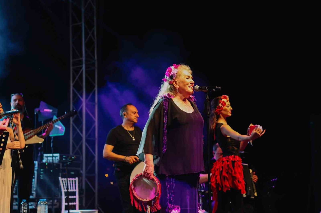DİDİM'DE LAVANTA FESTİVALİ, SUZAN KARDEŞ KONSERİYLE BAŞLADI