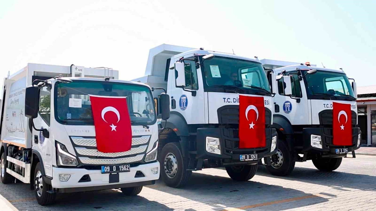 DİDİM BELEDİYESİ, ÖZ KAYNAKLARIYLA ARAÇ FİLOSUNA KAZANDIRDIĞI YENİ ARAÇLARLA HİZMET GÜCÜNÜ...