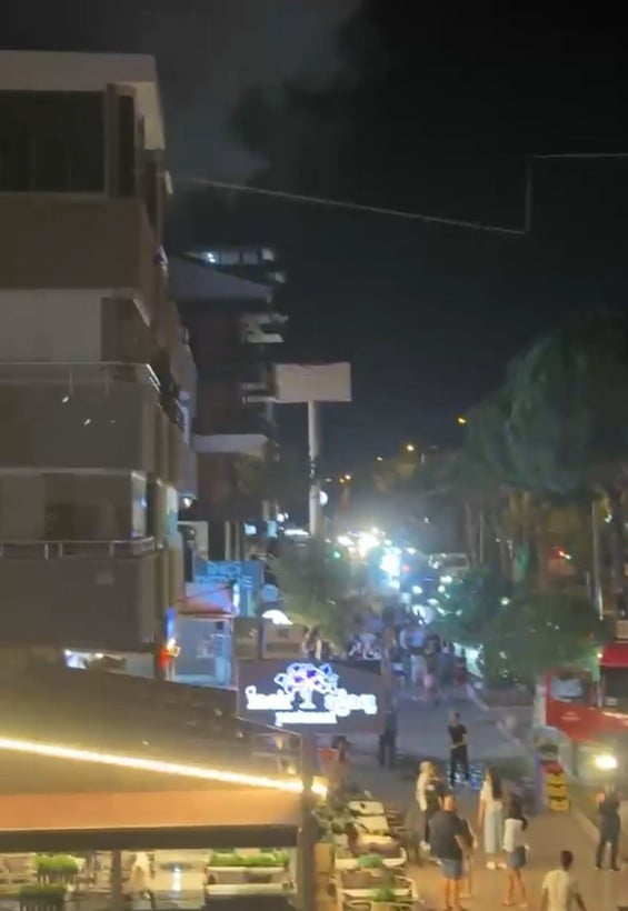 DİDİM’DE GECE YARISI BİR APARTMAN DAİRESİNDE MEYDANA GELEN YANGIN EKİPLERİN KISA SÜREDE MÜDAHALESİ...