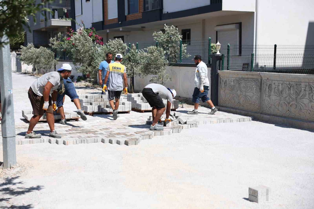 DİDİM’DE YOL ÇALIŞMALARI DEVAM EDİYOR