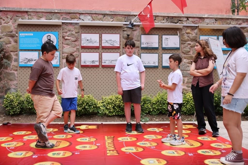 DİL EĞİTİM MERKEZİ’NDE VERİLEN ALMANCA EĞİTİMLERİNDE YETİŞKİNLER İÇİN EZBERCİ YÖNTEMLER YERİNE...