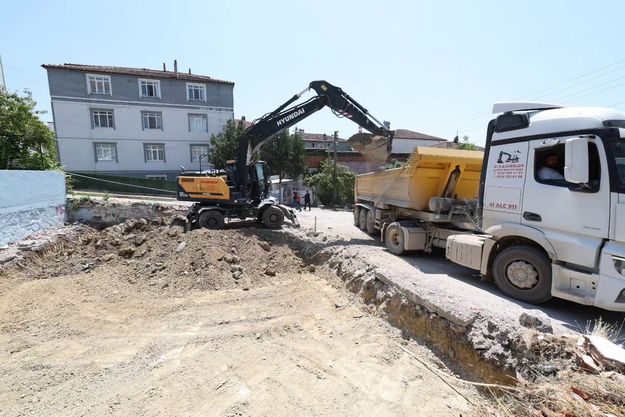 DİLOVASI'NDA CUMHURİYET MAHALLESİ SAKİNLERİNİN UZUN SÜREDİR BEKLEDİĞİ SEMT KONAĞI PROJESİ'NDE İLK...