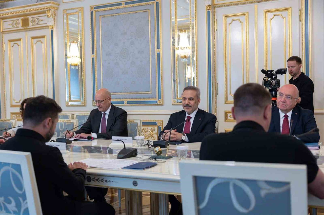 DIŞİŞLERİ BAKANI HAKAN FİDAN, UKRAYNA'NIN BAŞKENTİ KİEV'DE UKRAYNA DEVLET BAŞKANI VLADİMİR...