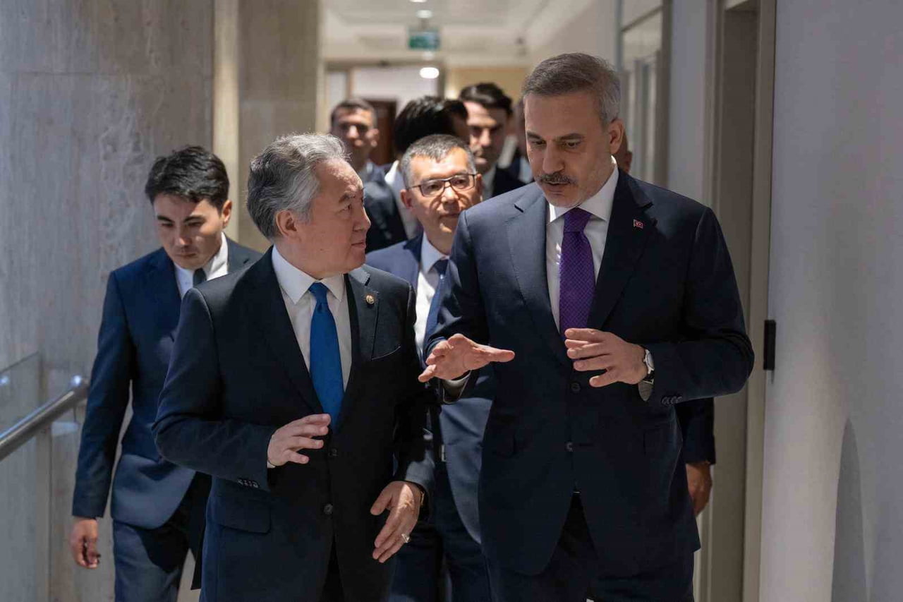 DIŞİŞLERİ BAKANI HAKAN FİDAN VE KIRGIZİSTAN DIŞİŞLERİ BAKANI CEENBEK KULUBAYEV'İN EŞ...