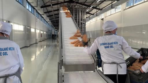 Diyarbakır'da 100 bin kapasiteli halk ekmek fabrikası açıldı