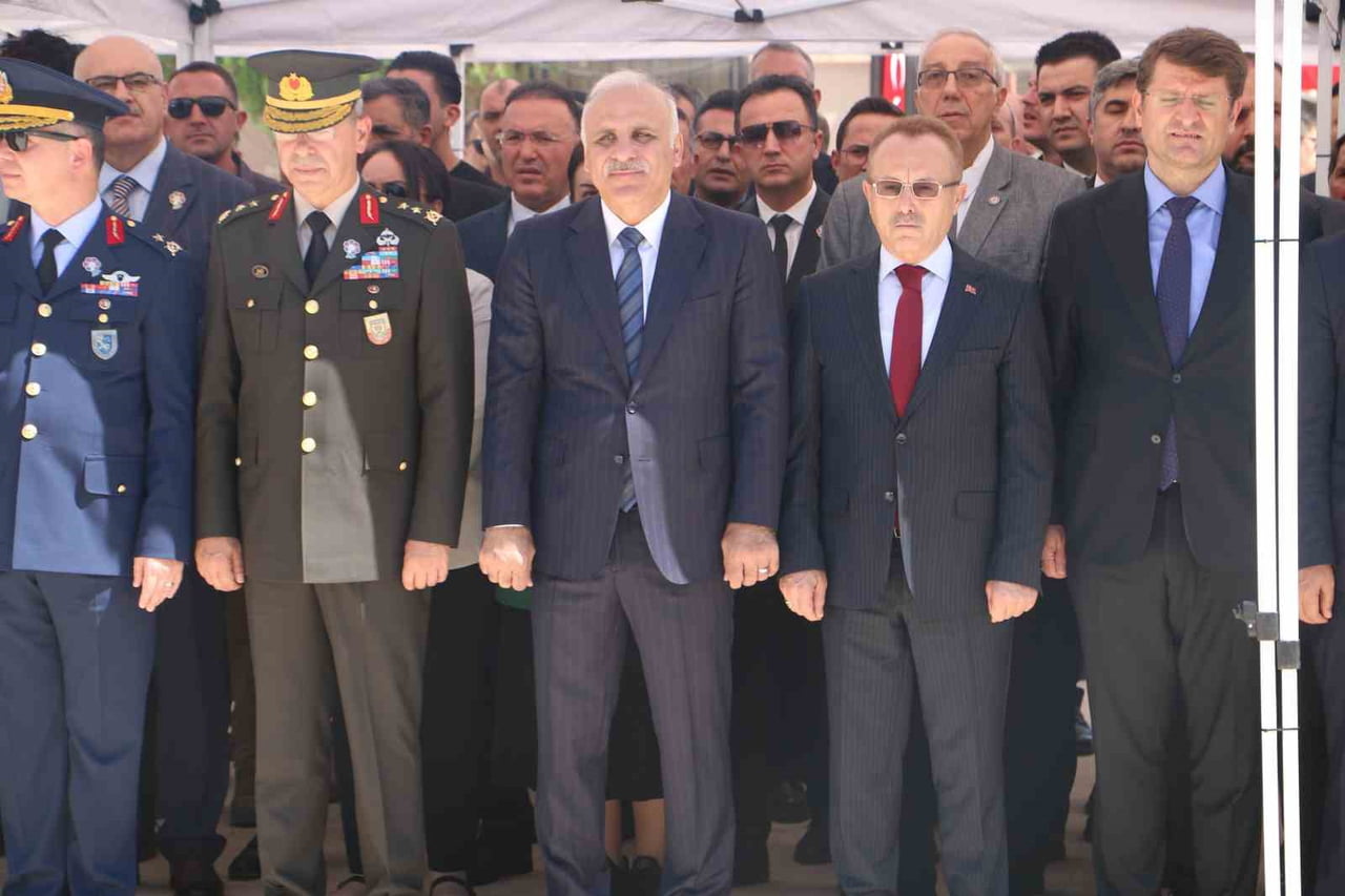 DİYARBAKIR'DA 15 TEMMUZ DEMOKRASİ VE MİLLİ BİRLİK GÜNÜ DOLAYISIYLA HAVA ŞEHİTLİĞİNDE ANMA PROGRAMI...