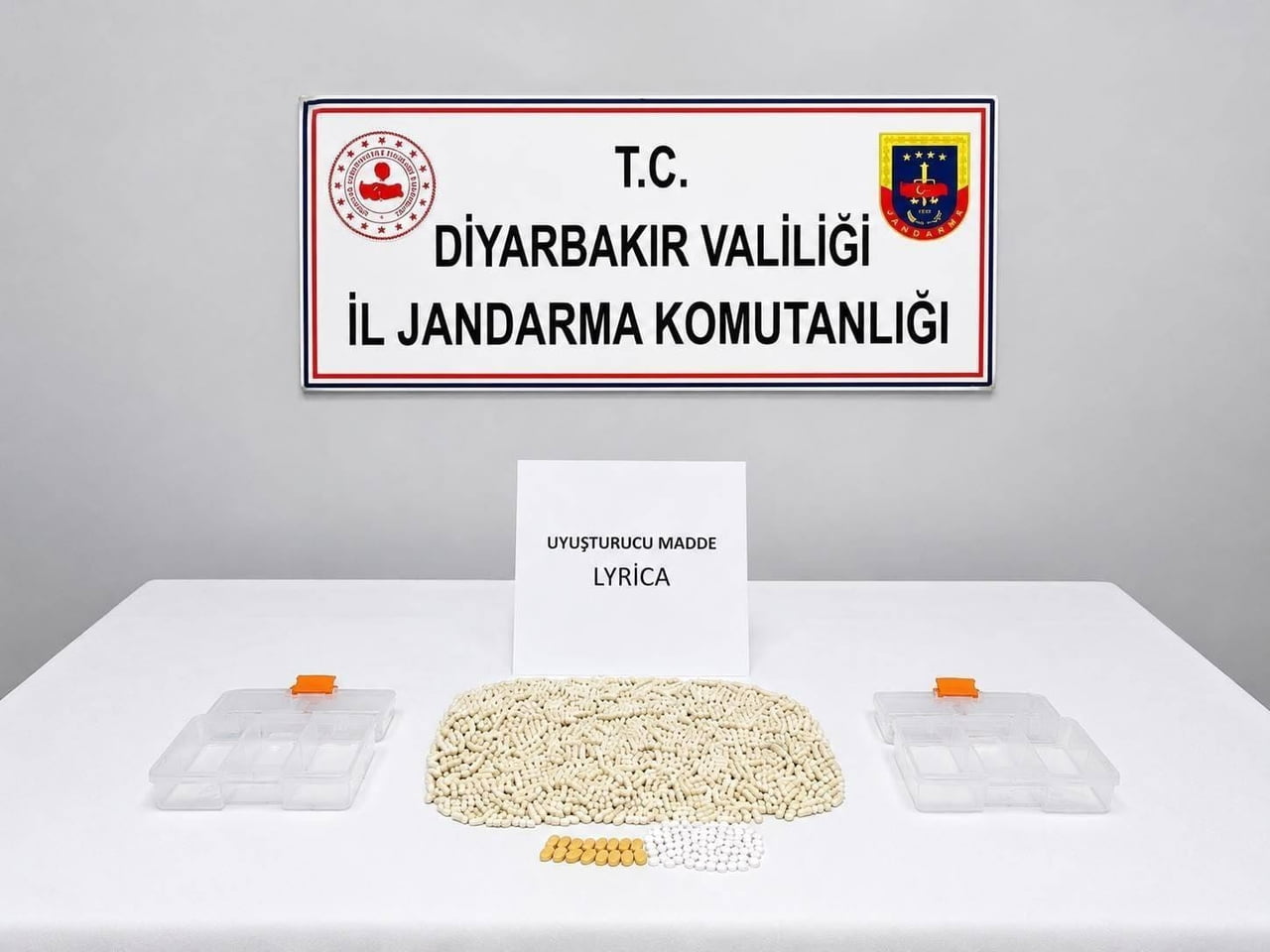DİYARBAKIR'DA YASAKLI MADDELERİN ELE GEÇİRİLDİĞİ OPERASYONLARDA 2 ŞÜPHELİ HAKKINDA YASAL İŞLEM...
