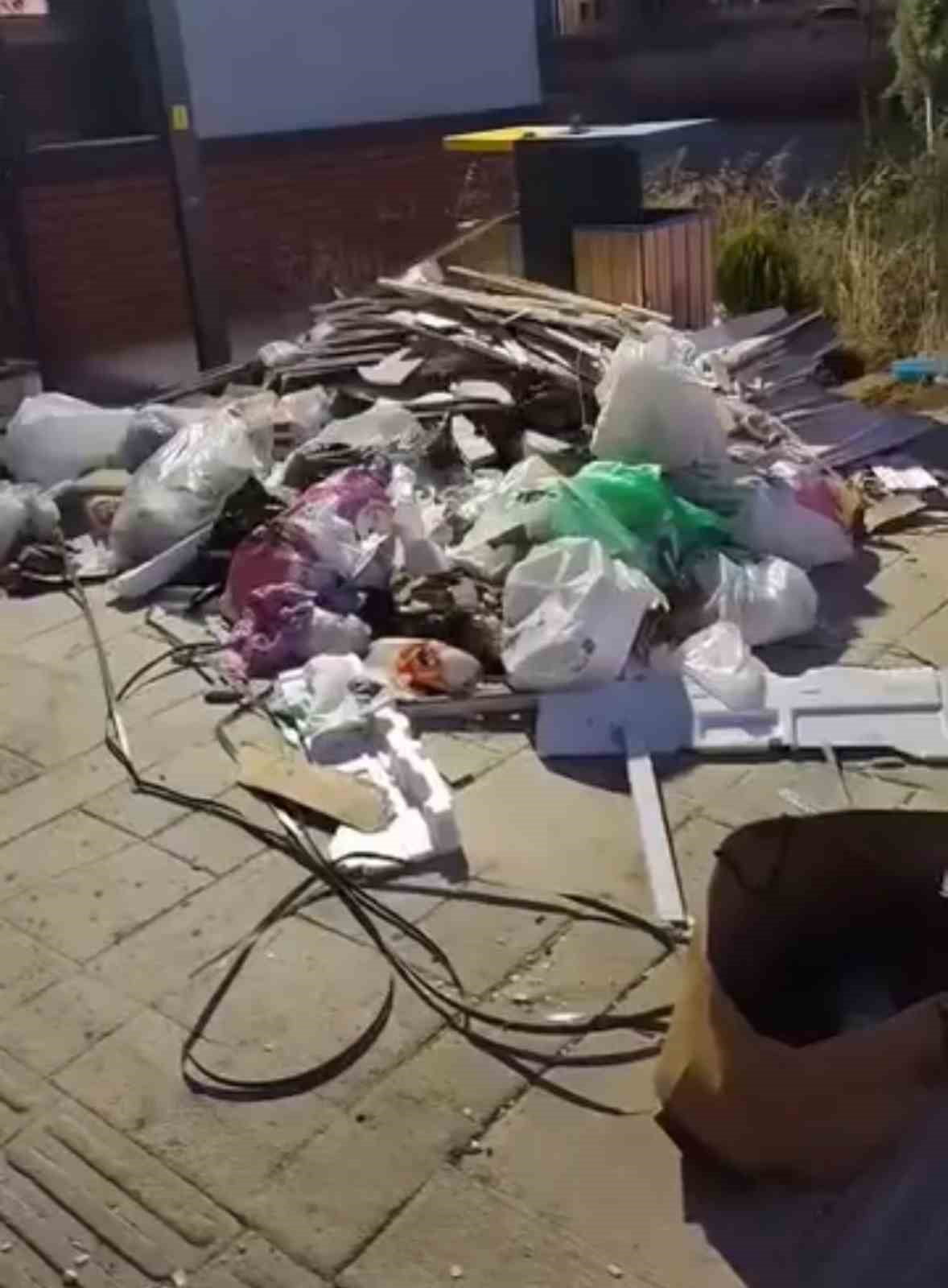 DİYARBAKIR'IN BAĞLAR İLÇESİNE BAĞLI OĞLAKLI MAHALLESİ’NDE YAŞAYAN VATANDAŞLAR, UZUN SÜREDİR ÇÖZÜM...