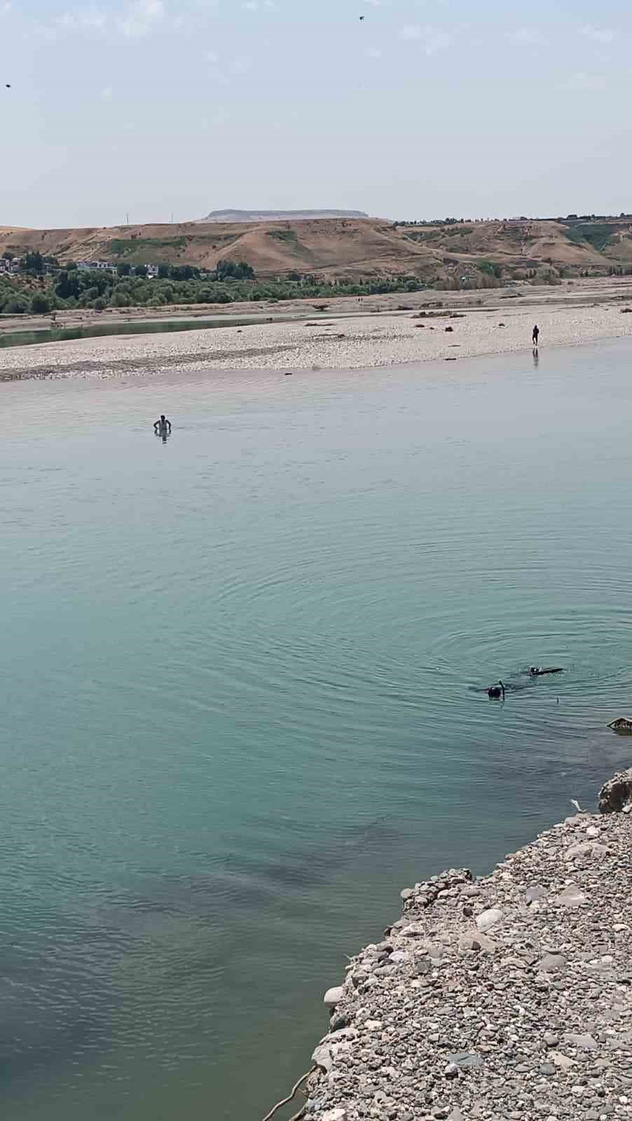 DİYARBAKIR'IN SİLVAN İLÇESİNDE BALIK TUTMAYA GİTTİKTEN SONRA OLTASI VE BİSİKLETİ BULUNAN ŞAHSI...