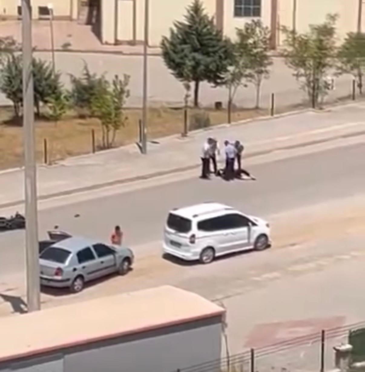DİYARBAKIR'IN SİLVAN İLÇESİNDE MEYDANA GELEN MOTOSİKLET KAZASINDA 1 KİŞİ YARALANDI.