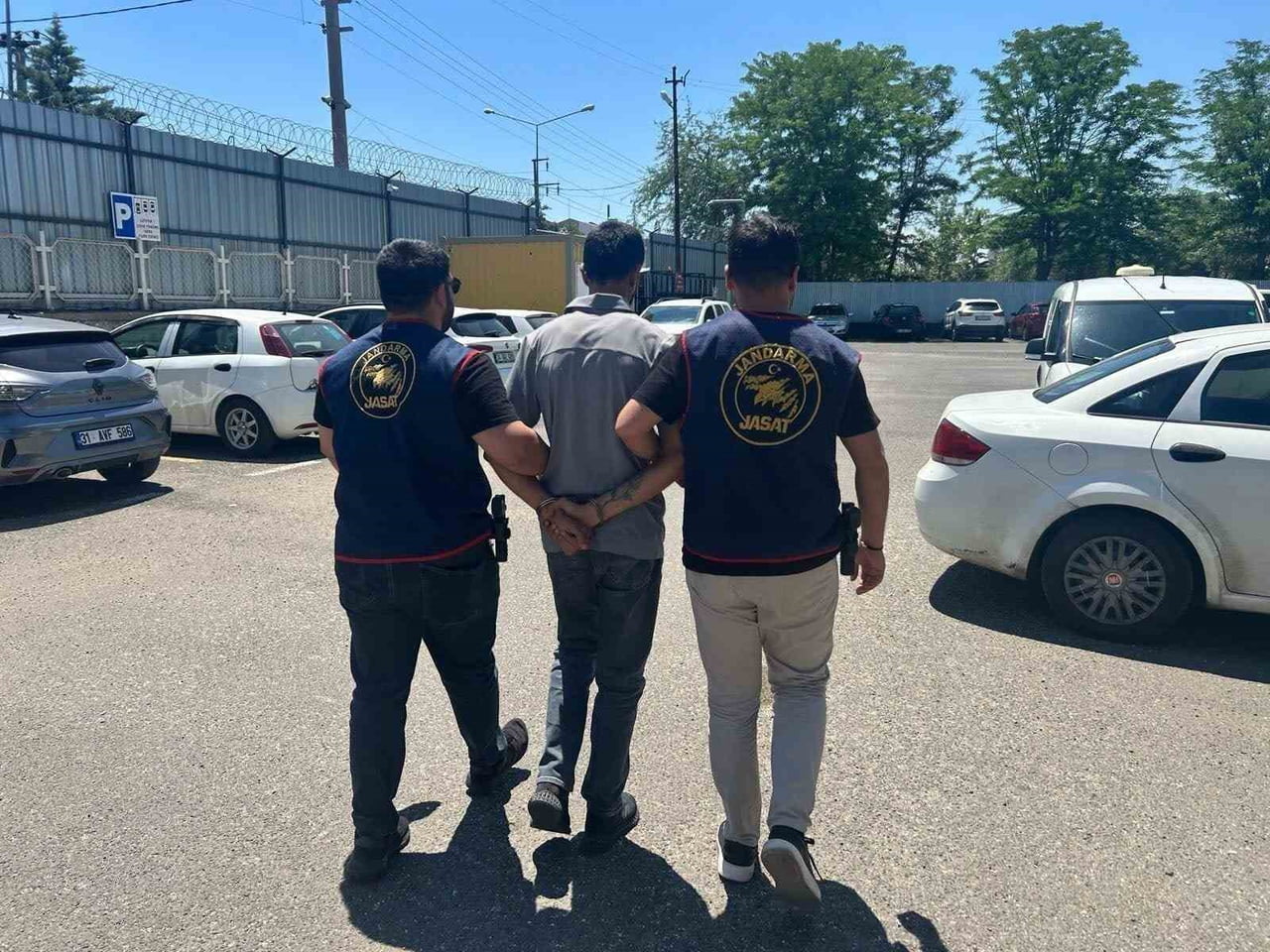 DİYARBAKIR’DA JANDARMA EKİPLERİNCE DÜZENLENEN OPERASYONLARDA HAKLARINDA KESİNLEŞMİŞ HAPİS CEZASI...